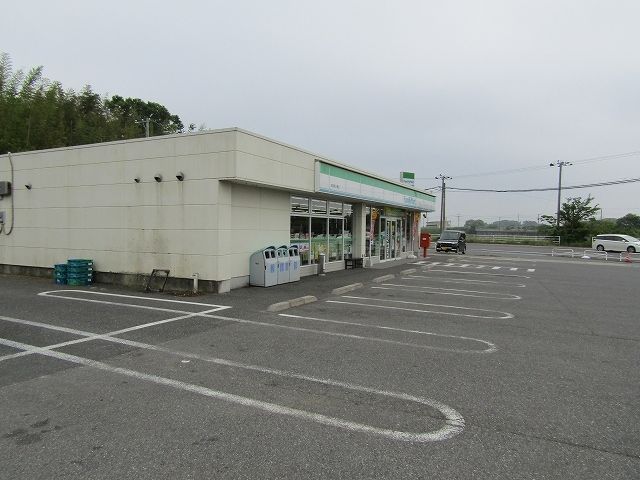 コンビニ　ファミリーマート茂原新小轡店（コンビニ）まで1100m