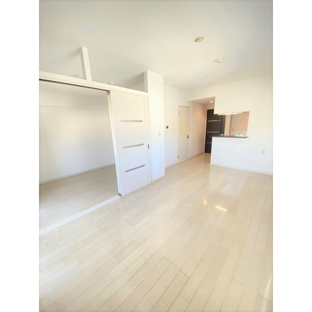 居室・リビング　モデルルーム写真です。