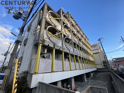 建物外観　オートロックで外部の人間が簡単に出入りできないため安心です☆