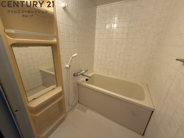 バス・シャワールーム　シンプルな浴室