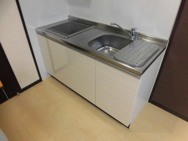 キッチン　収納面も安心のシステムキッチンです