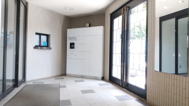 エントランス　宅配ボックス完備
