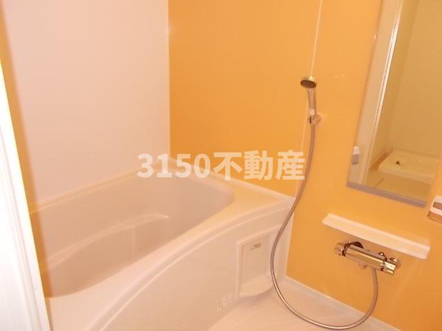 バス・シャワールーム　ゆったり過ごせるお風呂です