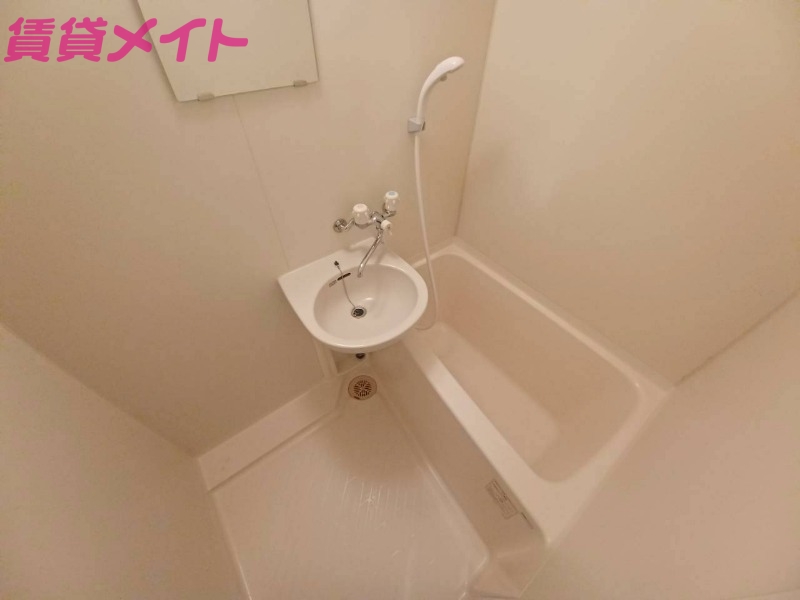 バス・シャワールーム　別部屋の写真です。