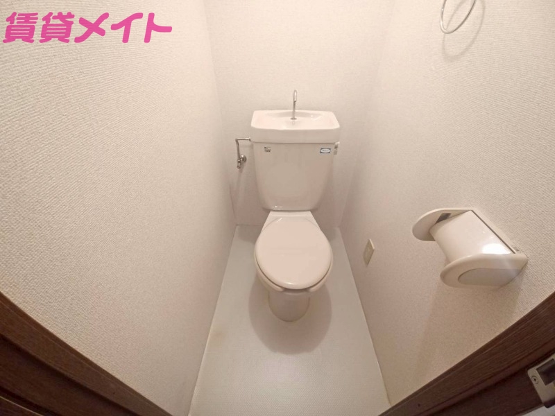 トイレ　別部屋の写真です。