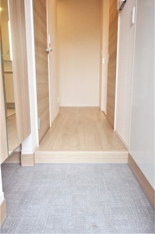 玄関　※同物件参考写真