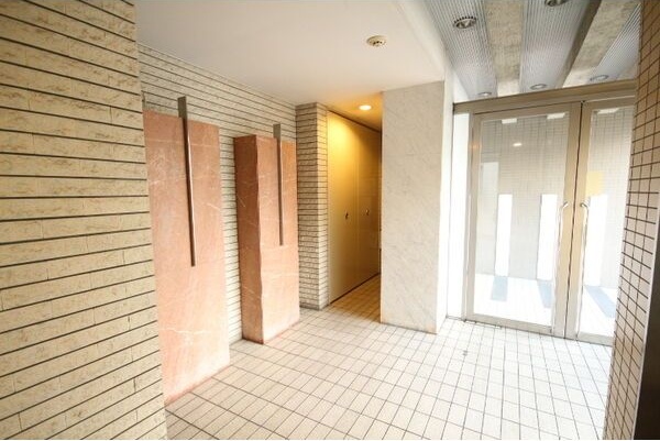 エントランス　名古屋で一番初期費用の安い賃貸専門の不動産会社です(^^)