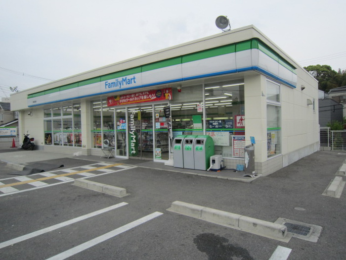 コンビニ　ファミリーマート（コンビニ）まで170m