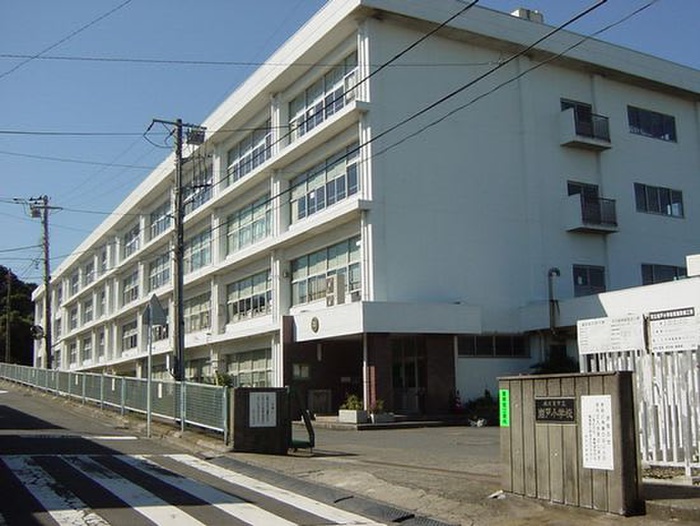 小学校　岩戸小学校（小学校）まで462m