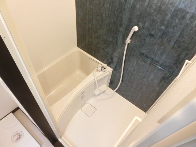 バス・シャワールーム　浴室乾燥機も付いております