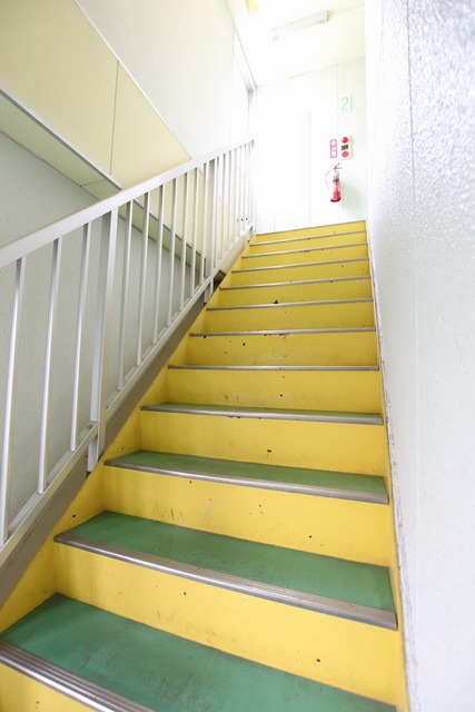 その他共有部分　雨に濡れにくい屋内階段あります
