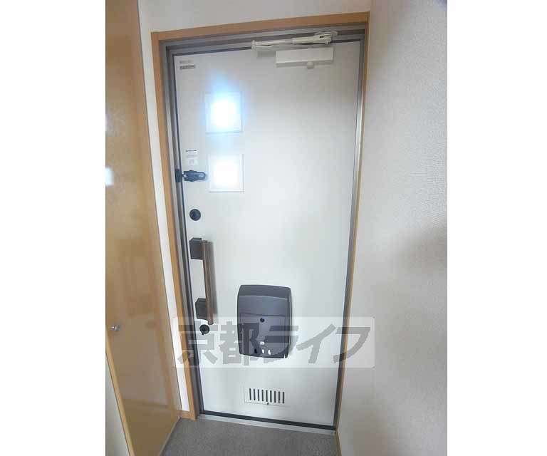 その他設備　セキュリティー対策で鍵二つあります。