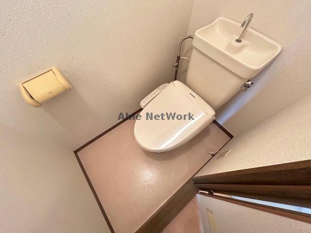 トイレ　他号室の写真になります。