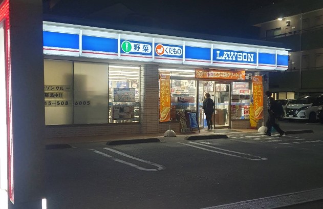 コンビニ　ローソン 鶴見平安町一丁目店（コンビニ）まで155m