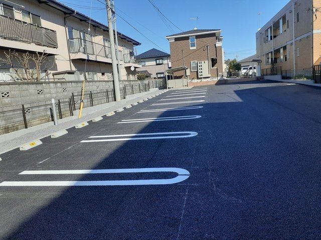 駐車場　駐車場があるので、車を買う予定の方も安心です