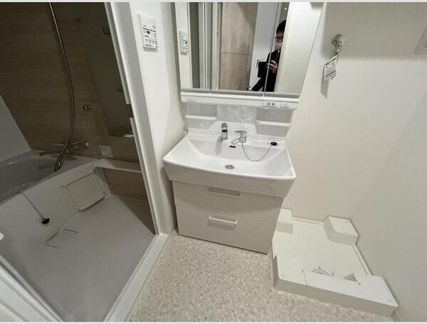 洗面設備　※写真は同じマンションの違う部屋のものになります。