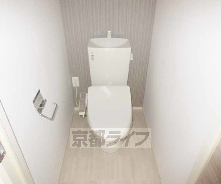 トイレ　温水洗浄便座付きです。