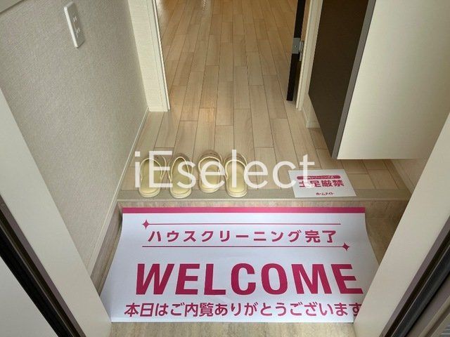 玄関　※同仕様の画像の為、実際とは異なります