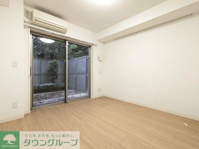 居室・リビング　庭