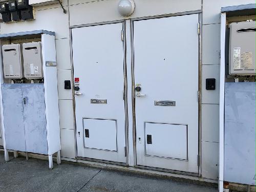 玄関　宅配ボックスあり