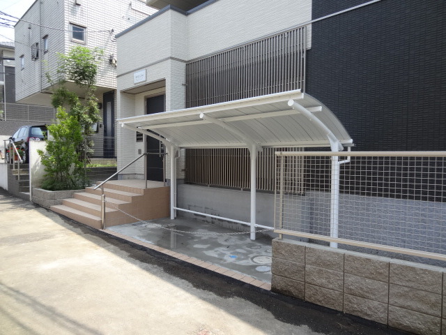 その他共有部分　雨の日でも安心☆屋根付の駐輪場です☆