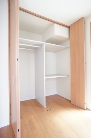 収納　増えがちな荷物をスッキリ収納できる大きめのクローゼットです