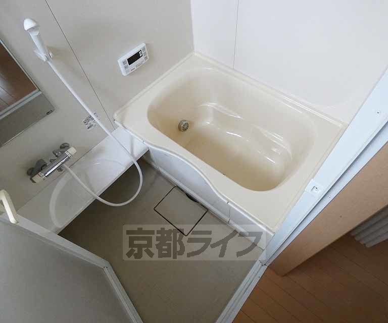 バス・シャワールーム　シンプルな浴室です。