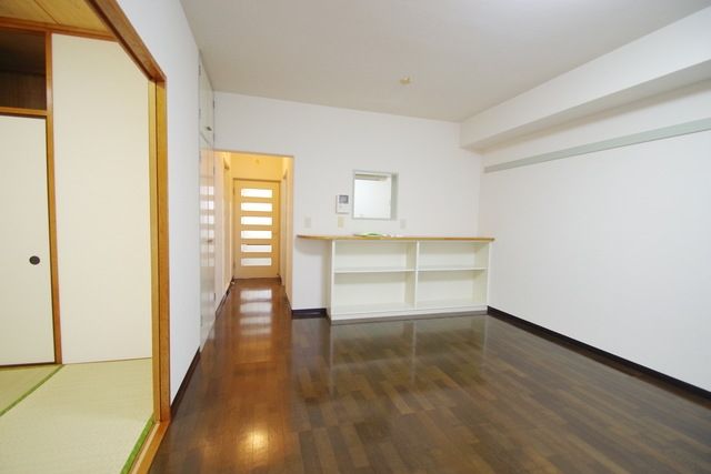 居室・リビング　※別部屋参考写真です