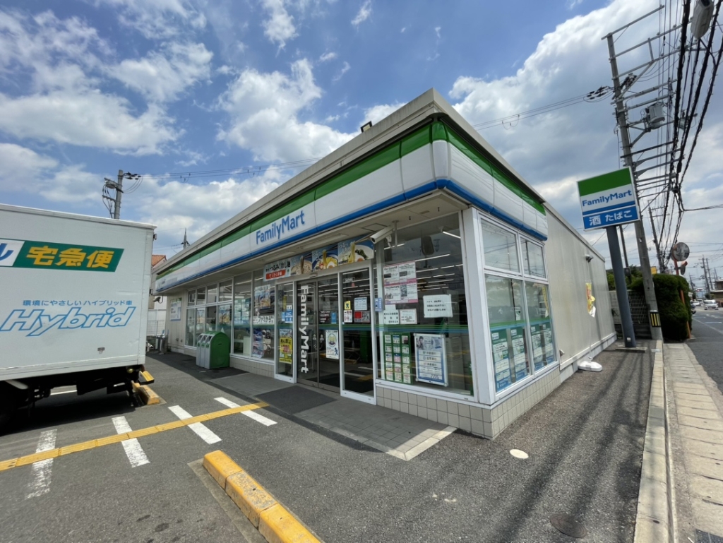 コンビニ　ファミリーマート 京田辺興戸店（コンビニ）まで388m