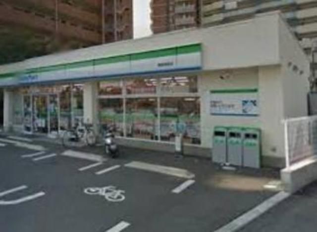 飲食店　ファミリーマート（飲食店）まで60m