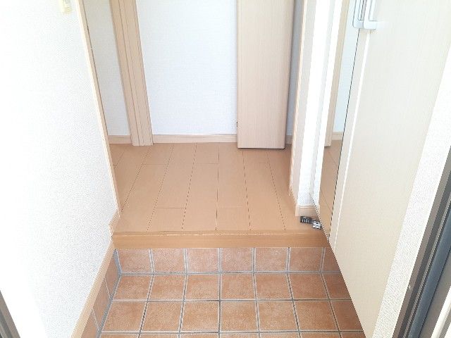 ファミ-ル中野 IIの玄関写真