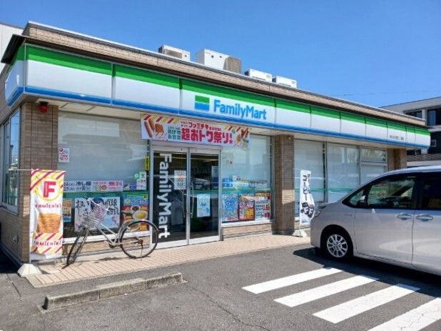 コンビニ　ファミリーマート（コンビニ）まで270m