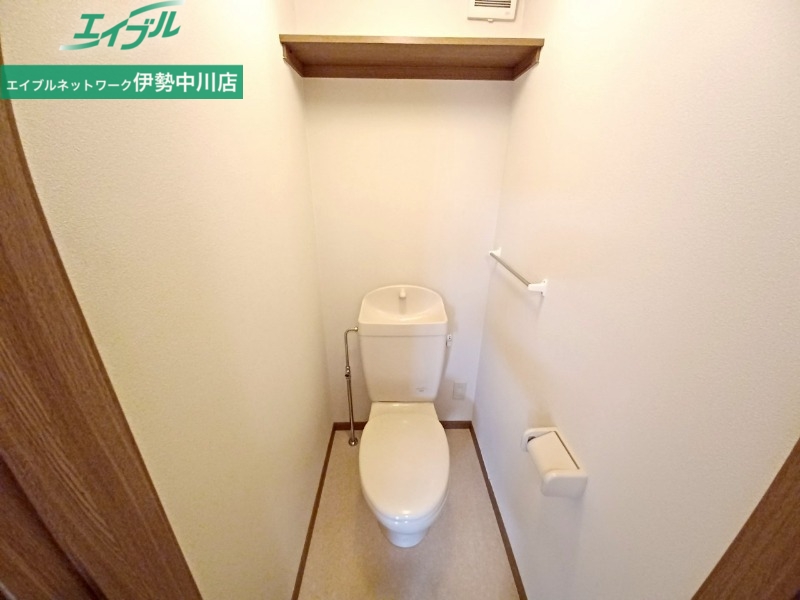 トイレ　同物件別室反転タイプ画像