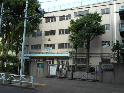 中学校　目黒区立東山中学校（中学校）まで530m