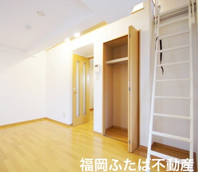 イル・グラッツィア大濠西Iの居間写真