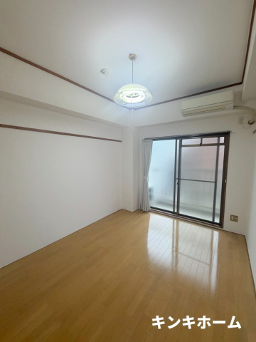 居室・リビング　写真は別のお部屋です。現況優先ください。