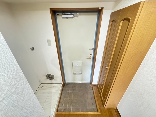玄関　写真は違う号室です。