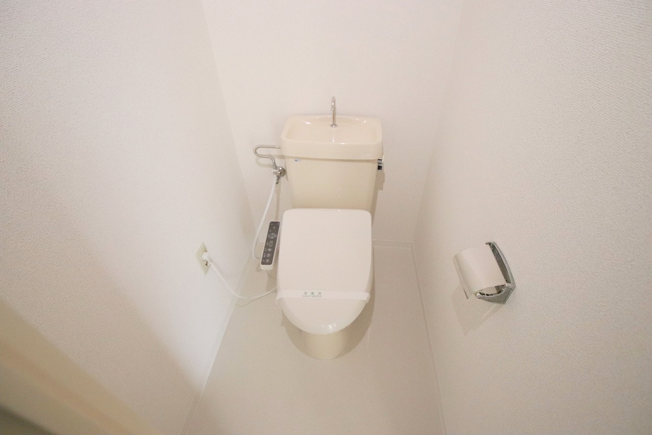 地下鉄千日前線 南巽駅 徒歩10分 5階建 築39年のトイレ写真
