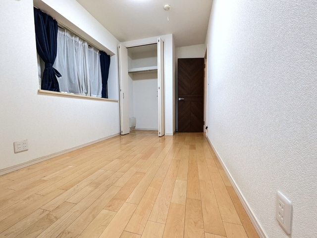 その他部屋・スペース　４．５帖の洋室です♪　（リフォーム前）