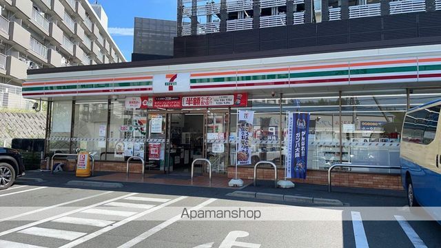コンビニ　セブンイレブン（コンビニ）まで647m