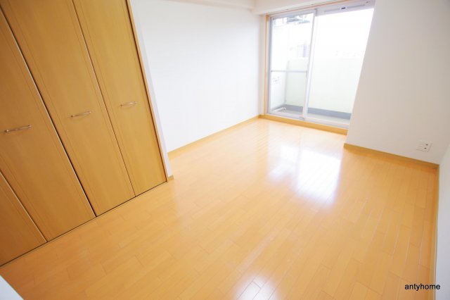 ONEROOFFLATTENJINBASHIの居間写真