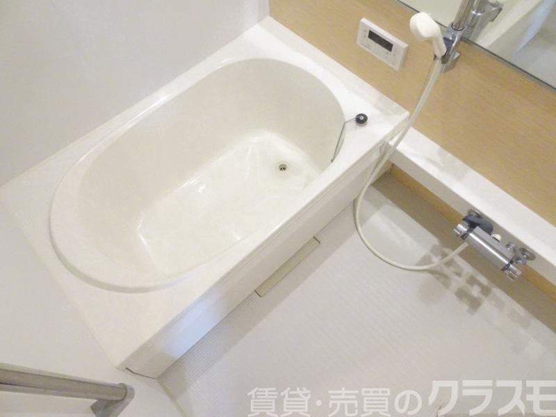 バス・シャワールーム　浴室乾燥機＆追焚機能付き広々バスルーム♪