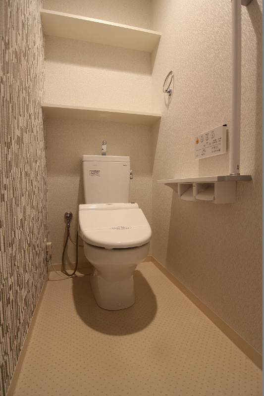 ＪＲ鹿児島本線 小倉駅 徒歩10分 14階建 築13年のトイレ写真