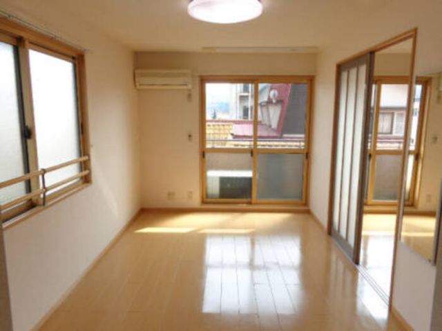 リファルジェント泉 D棟の居間写真