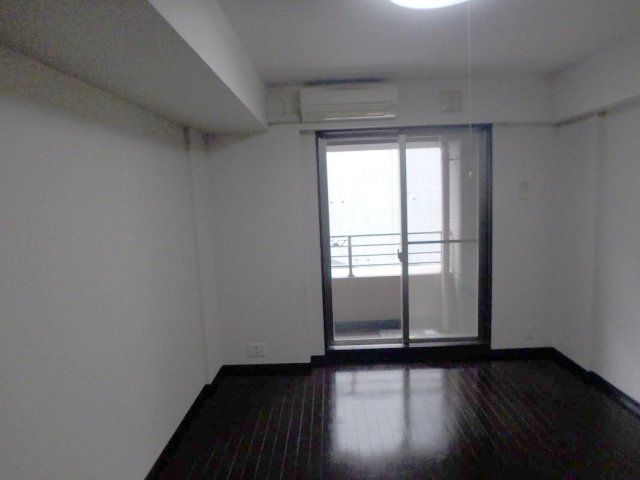 パレステュディオ 九段<北の丸>の居間写真
