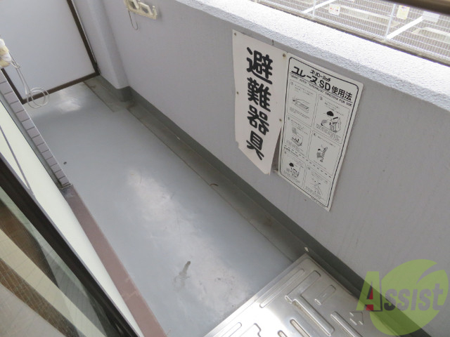 バルコニー　こちらはバルコニー。洗濯物が干せるようになっています。