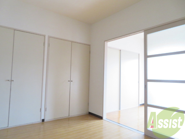 居室・リビング　白基調のお部屋は、部屋が明るく広く感じますね。