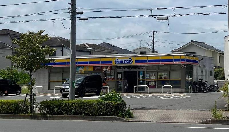 コンビニ　ミニストップ（コンビニ）まで230m