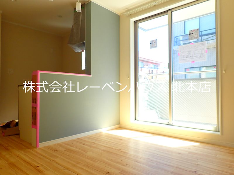 居室・リビング　参考、新築当時の建築中写真です。