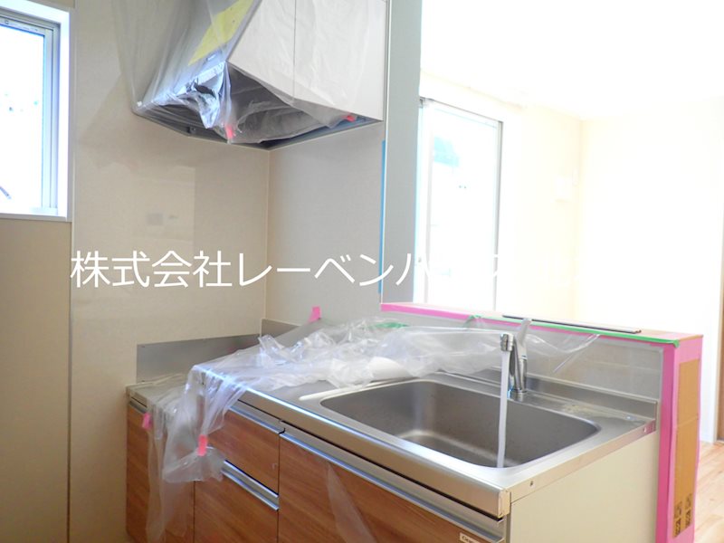 キッチン　参考、新築当時の建築中写真です。